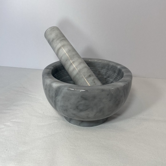 Marble mortar and pestle, crushing grinding herbs, spices nutmeats - Picture 13 of 16